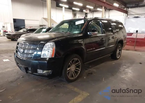 2013 Cadillac Escalade Esv Premium z USA, uszkodzony, nr VIN 1GYS4JEF6DR368159